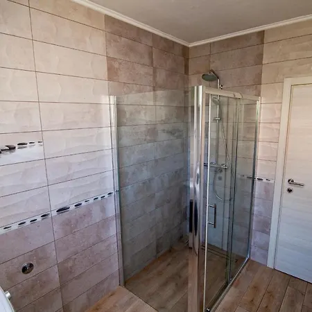 Anita Вилла Пула